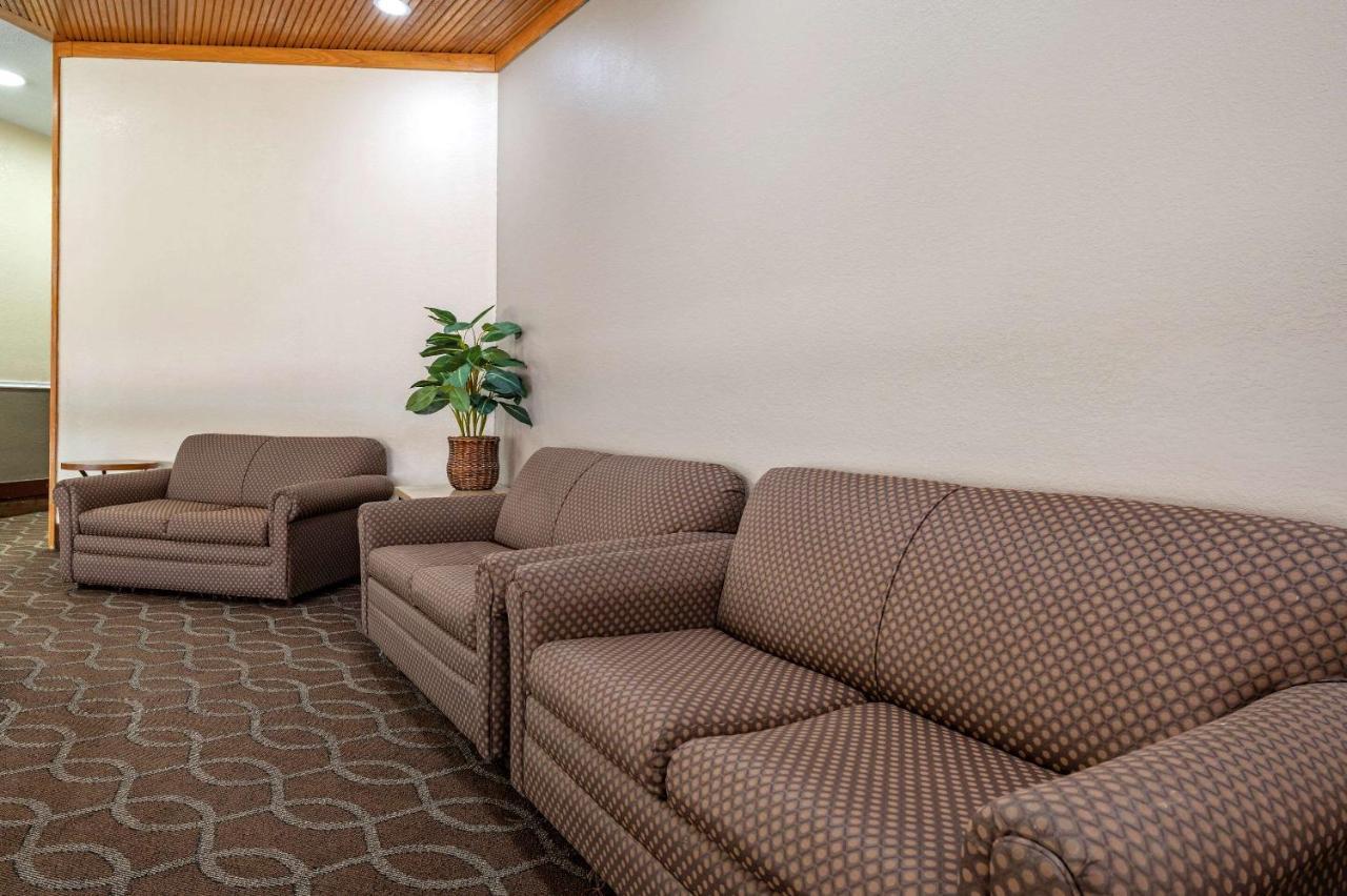 Suburban Studios Лафайетт Экстерьер фото